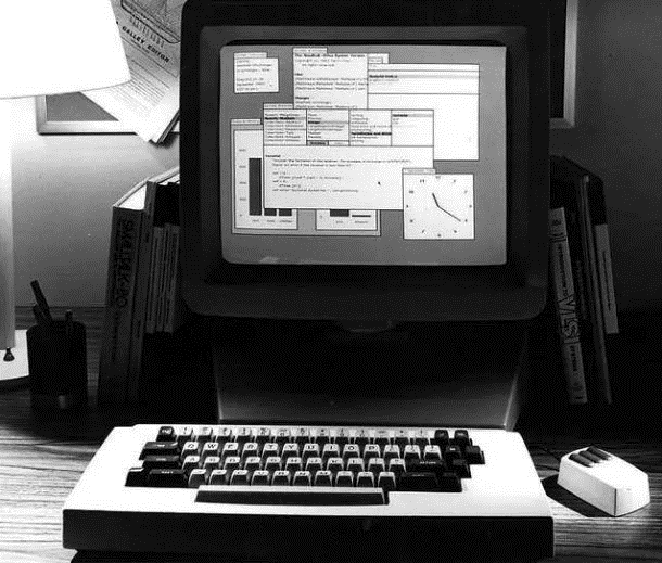 世界上首台个人计算机Alto。Alto采用了图形界面技术（GUI）、以太网、显示器和一种三键鼠标，奠定了现代电脑的雏形